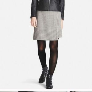 UNIQLO | Wool Blend Mini Wrap Skirt - Sz 4